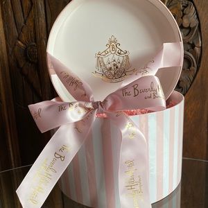 Beverly Hills Hotel Pink & White Hat Box